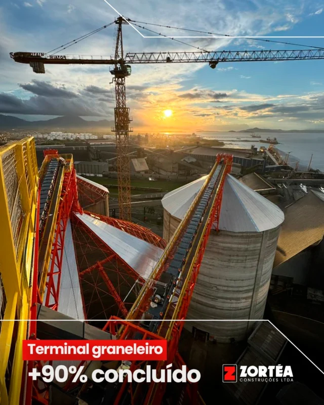 Terminal para recebimento e armazenamento de grãos em fase de conclusão.📍Obra realizada para o cliente Rocha Terminais Portuários, na cidade de Paranaguá/PR.Este é um projeto no formato Turn Key, no qual assumimos integralmente todas as frentes envolvidas (civil, elétrica e mecânica), garantindo integração técnica, controle de qualidade e eficiência em cada etapa.Seguimos avançando com responsabilidade, precisão e compromisso com a excelência.#ZortéaConstruções #TerminalPortuário  #ObraEmExecução #TurnKey #ExecuçãoDeObra #Agroindustrial #Paranaguá