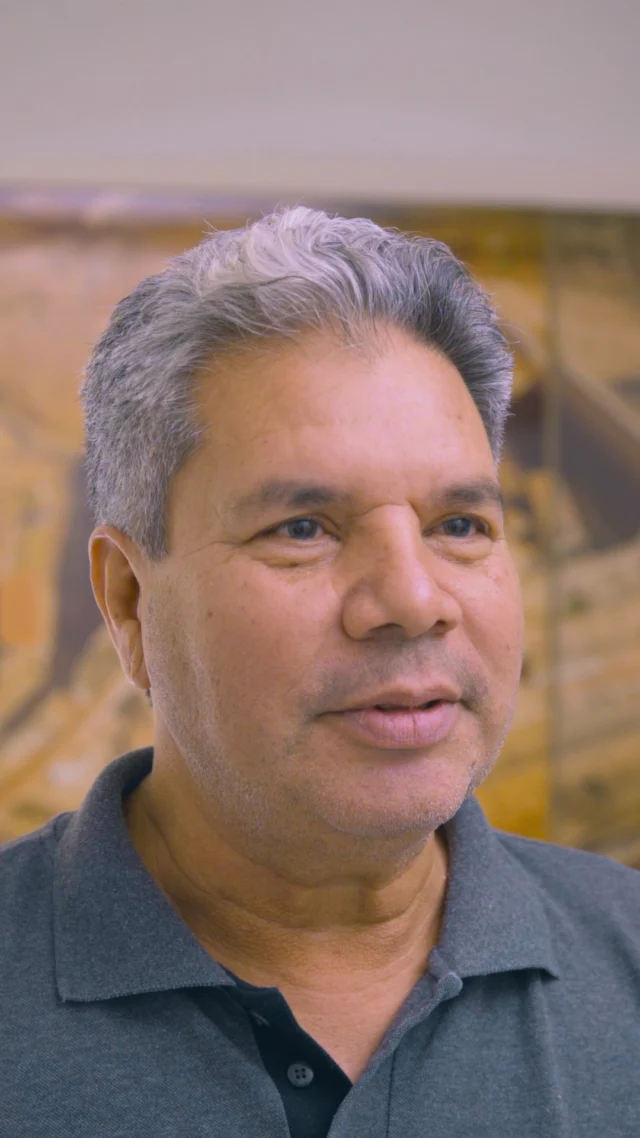 Hoje celebramos a história do Eneuvan, que há mais de 24 anos constrói sua trajetória na Zortéa Construções.Foi aqui que iniciou sua vida profissional e ao longo dos anos encontrou oportunidades, construiu sua família e realizou importantes conquistas pessoais e profissionais.Na área de Departamento Pessoal, exerce um papel que exige responsabilidade e confiança, valores que carrega em sua jornada.Com orgulho do caminho construído, Eunevan segue fazendo parte dessa história todos os dias.Obrigado por sua trajetória e dedicação! 🙏👏🤝#ZorteaConstruções #CelebrandoNossaGente #OrgulhoDeSerZortéa #HistóriasQueInspiram